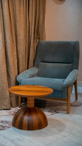 Fauteuil et guéridon